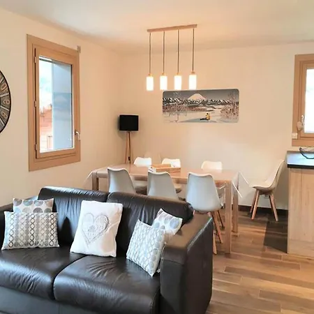 The De Joux Plane Apartment *