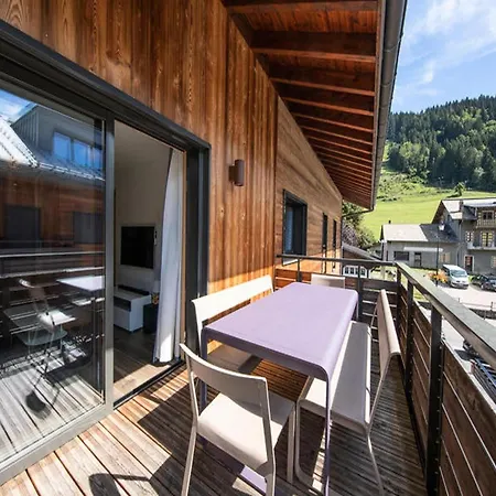 The De Joux Plane Apartment *